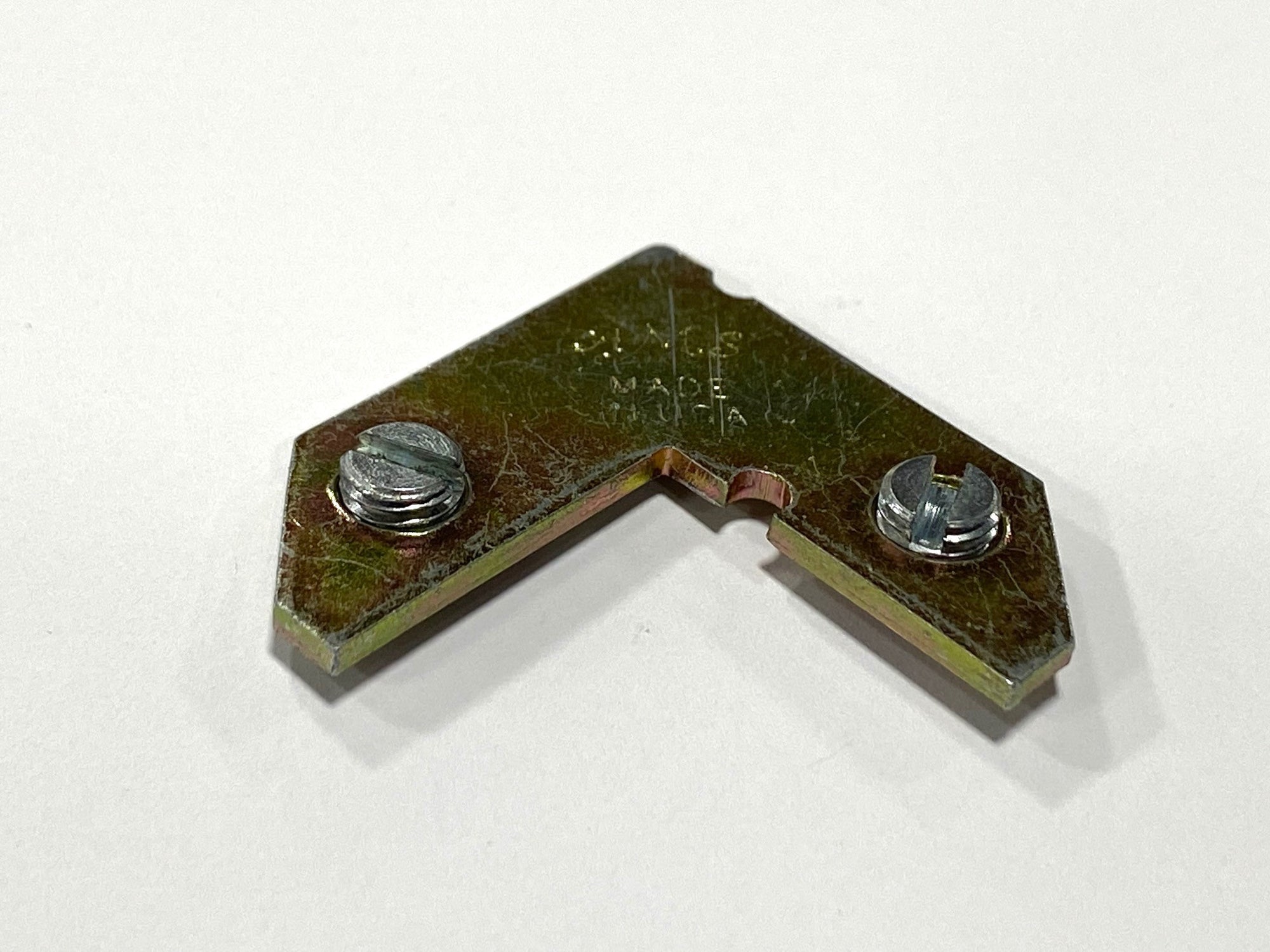 Hardware de montaje de aleación alternativa